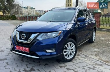 Позашляховик / Кросовер Nissan Rogue 2017 в Новояворівську