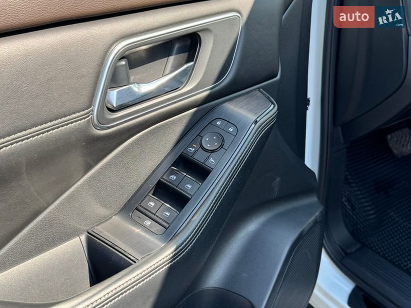 Позашляховик / Кросовер Nissan Rogue 2021 в Києві