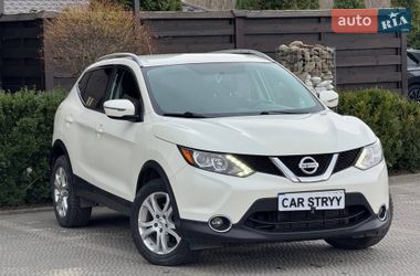 Внедорожник / Кроссовер Nissan Rogue 2017 в Стрые