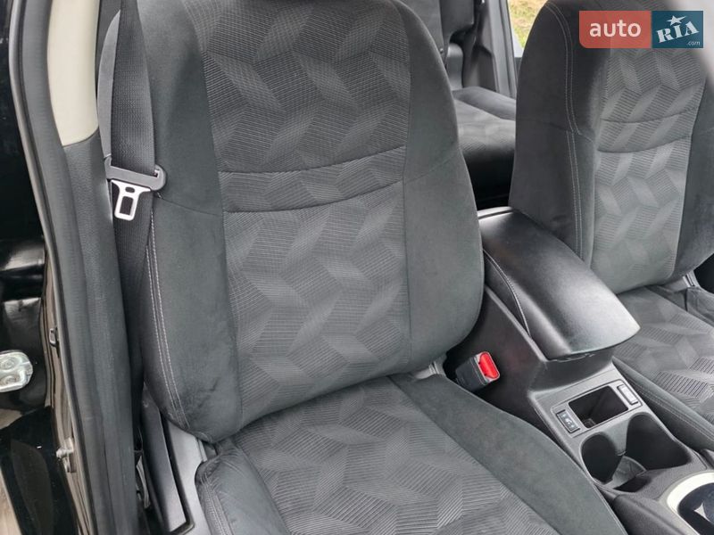 Внедорожник / Кроссовер Nissan Rogue 2015 в Полтаве