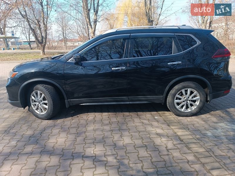 Внедорожник / Кроссовер Nissan Rogue 2017 в Миргороде
