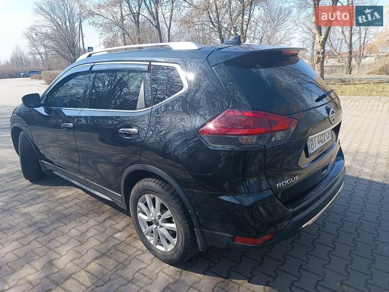 Внедорожник / Кроссовер Nissan Rogue 2017 в Миргороде