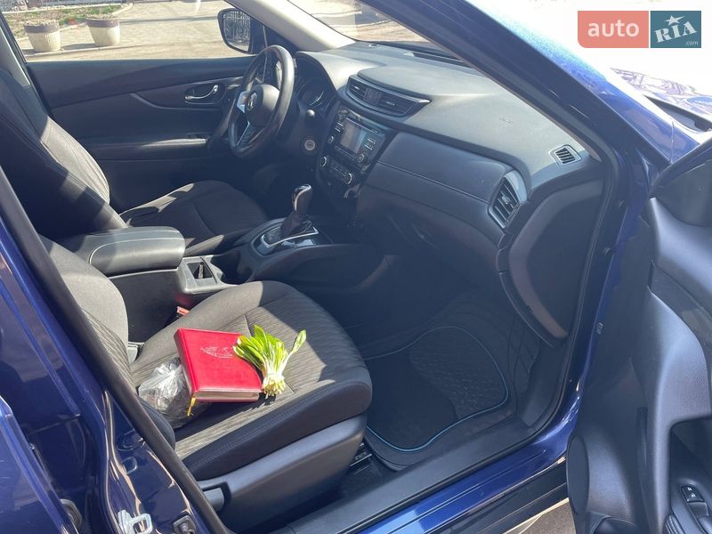 Внедорожник / Кроссовер Nissan Rogue 2017 в Ахтырке