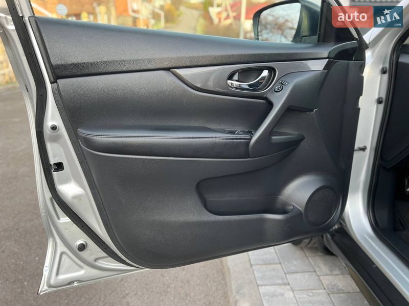 Внедорожник / Кроссовер Nissan Rogue 2017 в Хмельницком