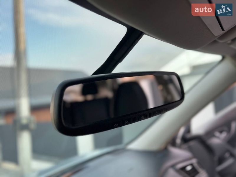 Внедорожник / Кроссовер Nissan Rogue 2017 в Хмельницком