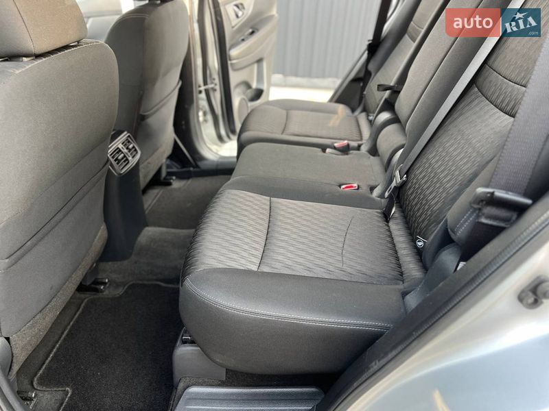 Внедорожник / Кроссовер Nissan Rogue 2017 в Хмельницком