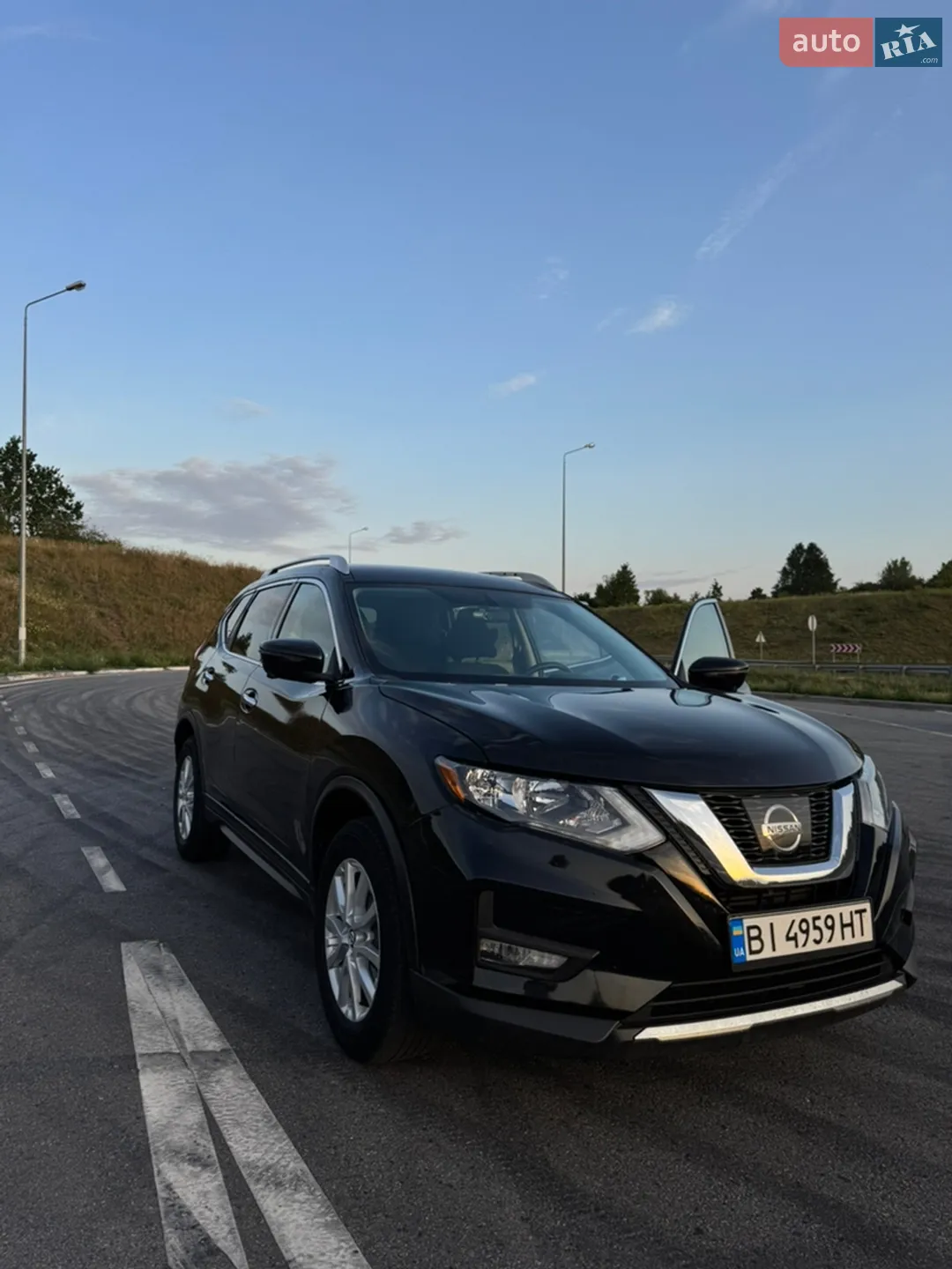 2017 Nissan Rogue - фото 1