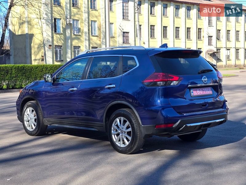 Позашляховик / Кросовер Nissan Rogue 2017 в Кам'янському