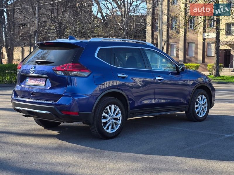 Позашляховик / Кросовер Nissan Rogue 2017 в Кам'янському