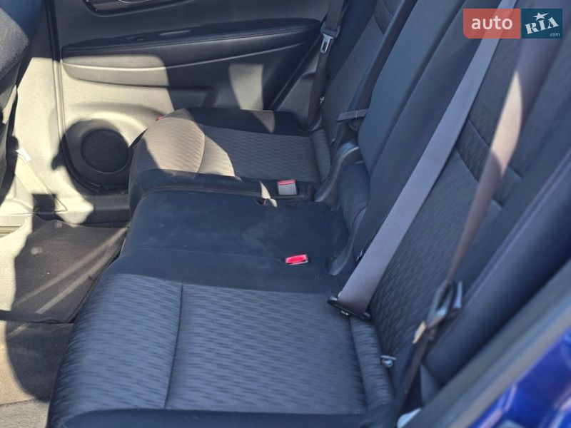 Позашляховик / Кросовер Nissan Rogue 2017 в Кам'янському