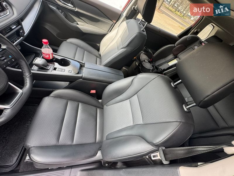 Внедорожник / Кроссовер Nissan Rogue 2023 в Ровно