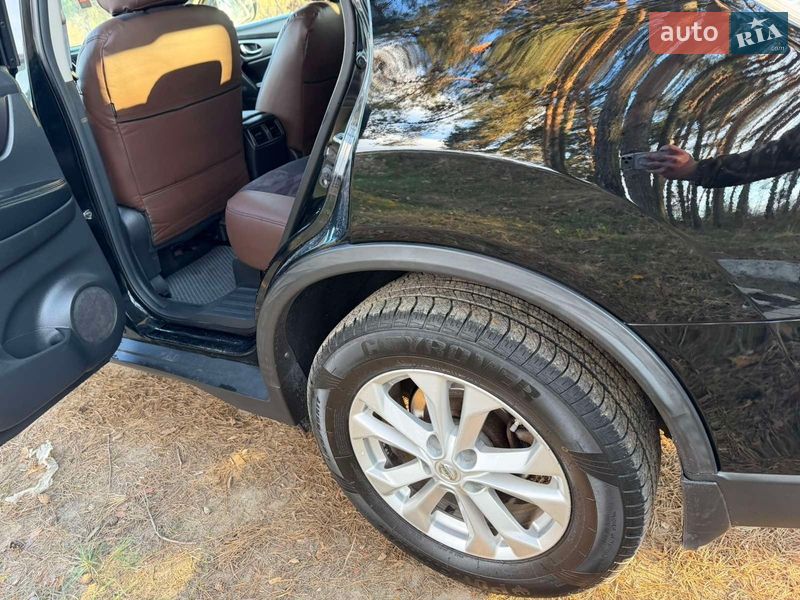 Позашляховик / Кросовер Nissan Rogue 2015 в Новояворівську