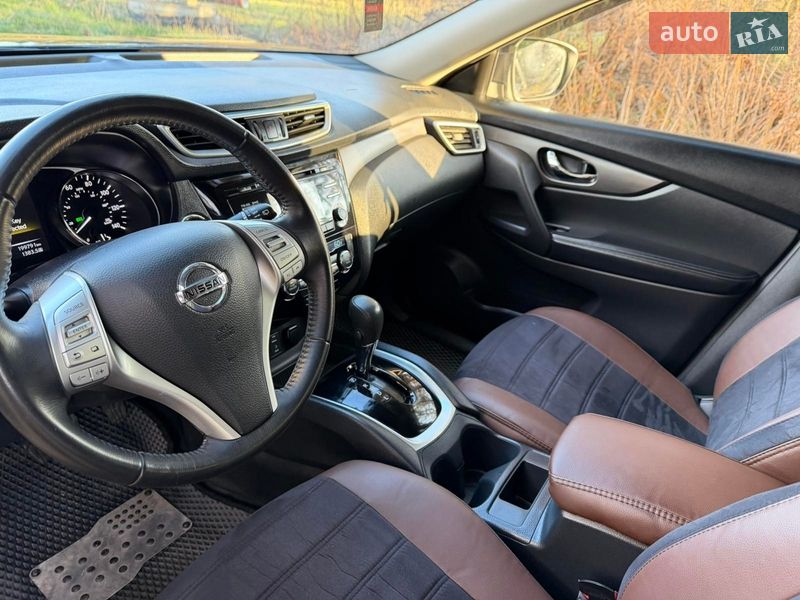 Позашляховик / Кросовер Nissan Rogue 2015 в Новояворівську