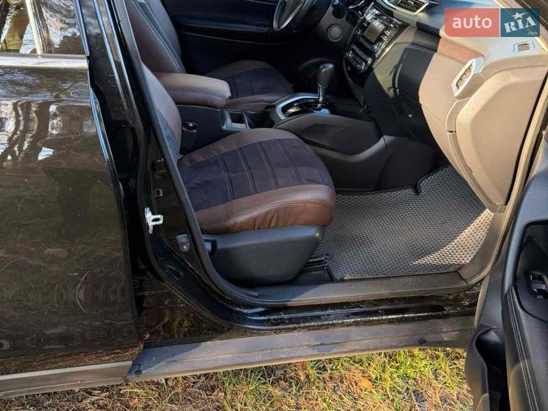 Позашляховик / Кросовер Nissan Rogue 2015 в Новояворівську