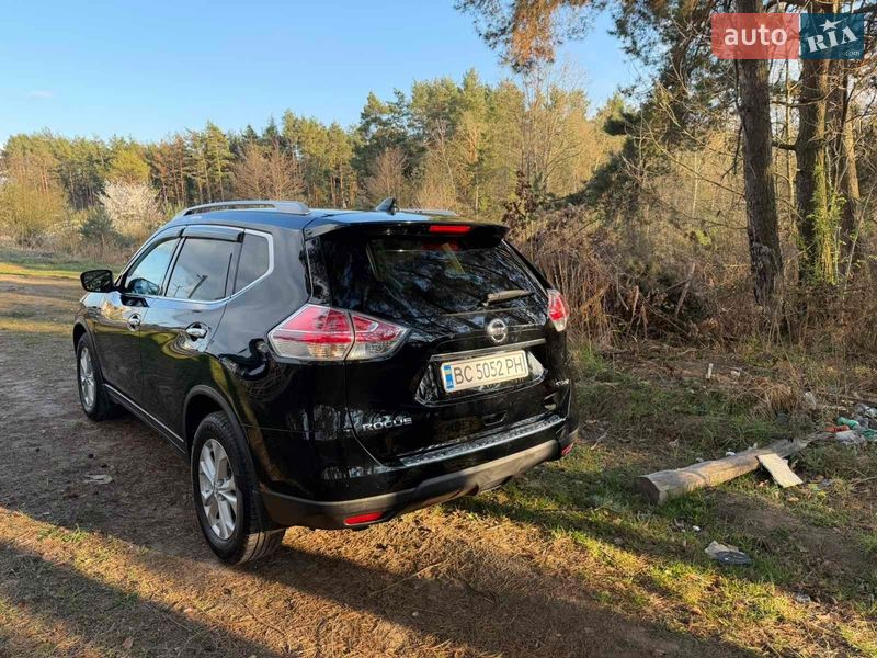 Позашляховик / Кросовер Nissan Rogue 2015 в Новояворівську