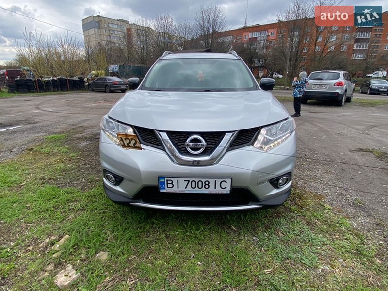Внедорожник / Кроссовер Nissan Rogue 2015 в Полтаве