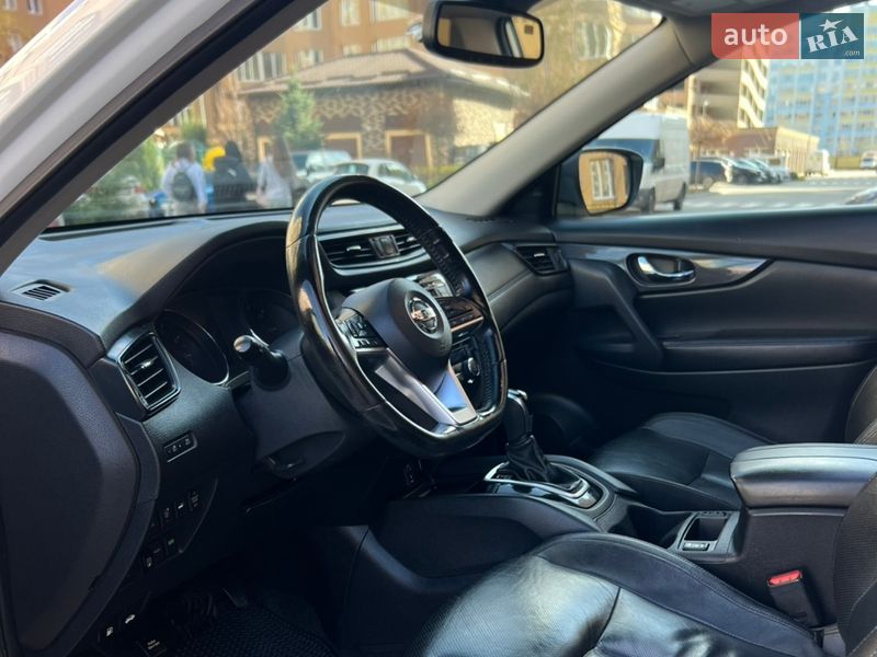 Позашляховик / Кросовер Nissan Rogue 2017 в Києві