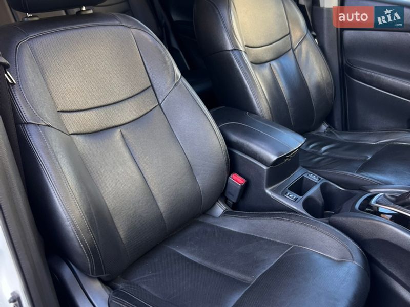 Позашляховик / Кросовер Nissan Rogue 2017 в Києві