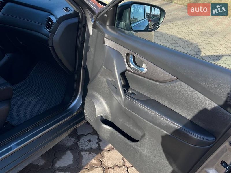 Внедорожник / Кроссовер Nissan Rogue 2019 в Краснограде