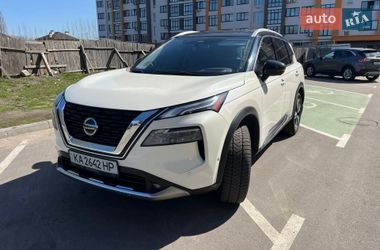 Внедорожник / Кроссовер Nissan Rogue 2020 в Вишневом