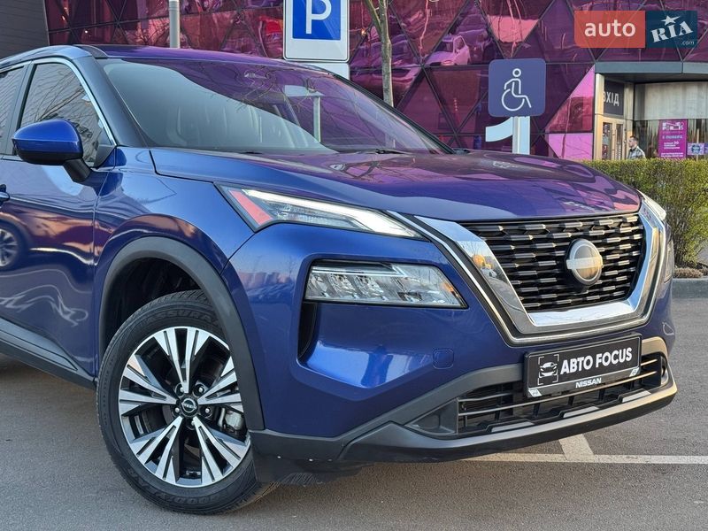 Внедорожник / Кроссовер Nissan Rogue 2023 в Киеве