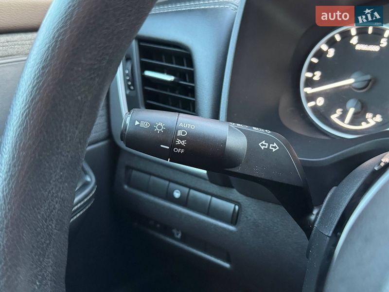 Внедорожник / Кроссовер Nissan Rogue 2023 в Киеве