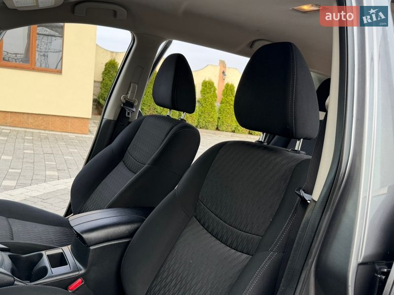 Внедорожник / Кроссовер Nissan Rogue 2017 в Дрогобыче