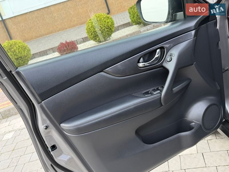 Внедорожник / Кроссовер Nissan Rogue 2017 в Дрогобыче