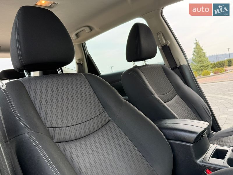 Внедорожник / Кроссовер Nissan Rogue 2017 в Дрогобыче