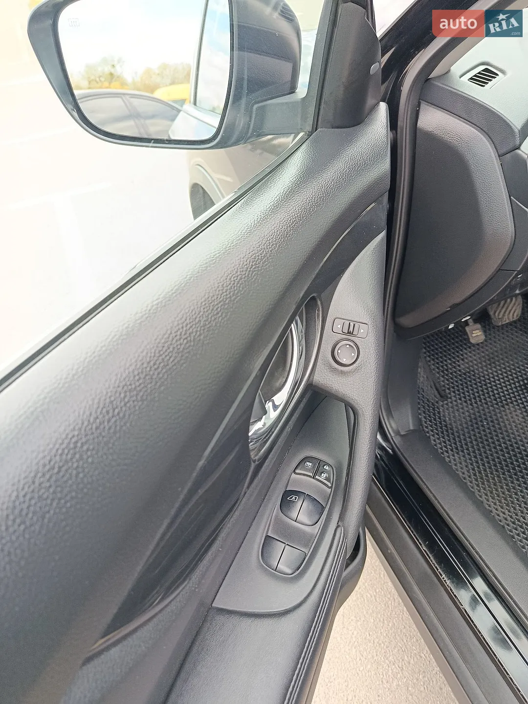 2016 Nissan Rogue - мініатюра 16