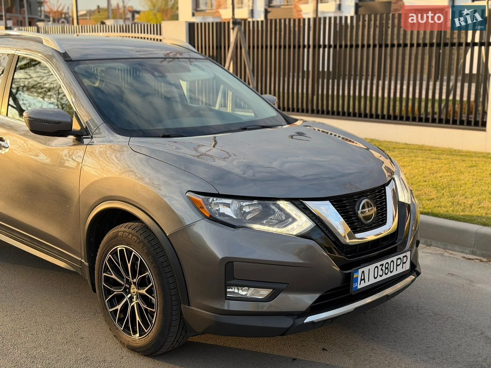 2018 Nissan Rogue - мініатюра 2
