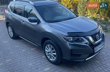 Внедорожник / Кроссовер Nissan Rogue 2017 в Хмельницком