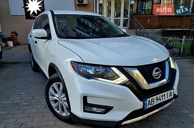 Внедорожник / Кроссовер Nissan Rogue 2017 в Виннице
