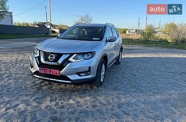 Внедорожник / Кроссовер Nissan Rogue 2017 в Ровно