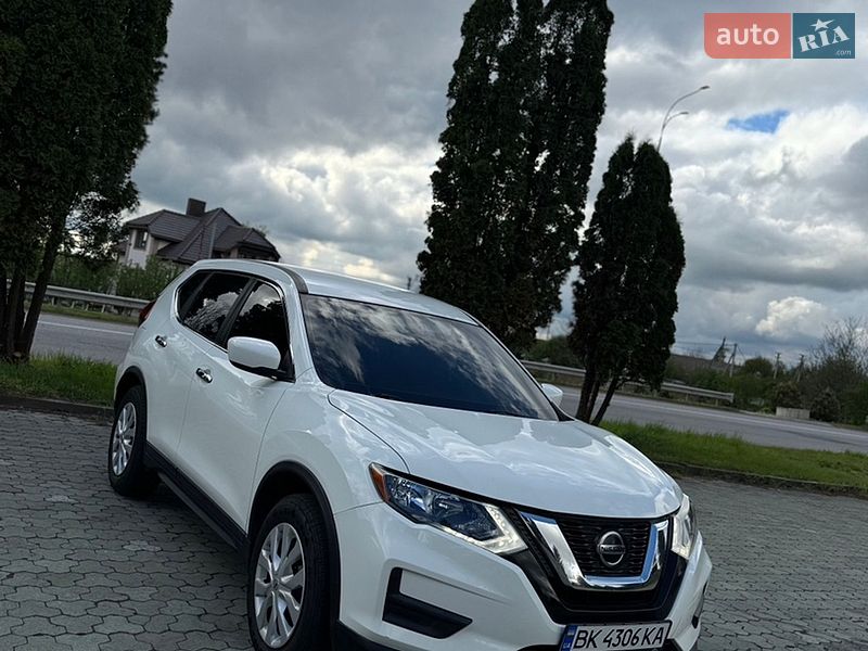 Внедорожник / Кроссовер Nissan Rogue 2017 в Дубно