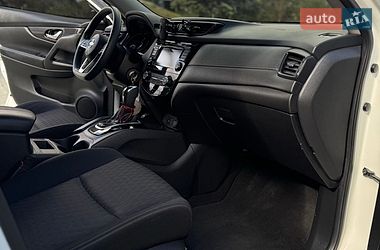 Внедорожник / Кроссовер Nissan Rogue 2017 в Дубно