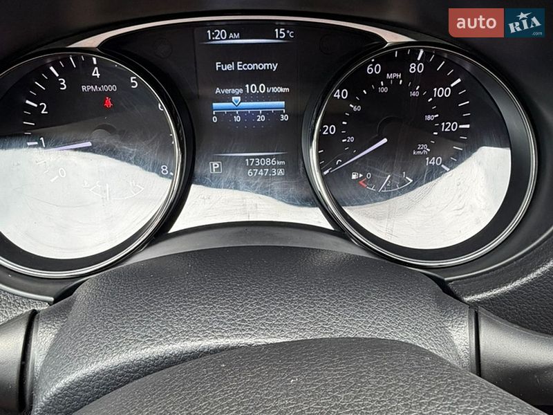 Внедорожник / Кроссовер Nissan Rogue 2015 в Межгорье