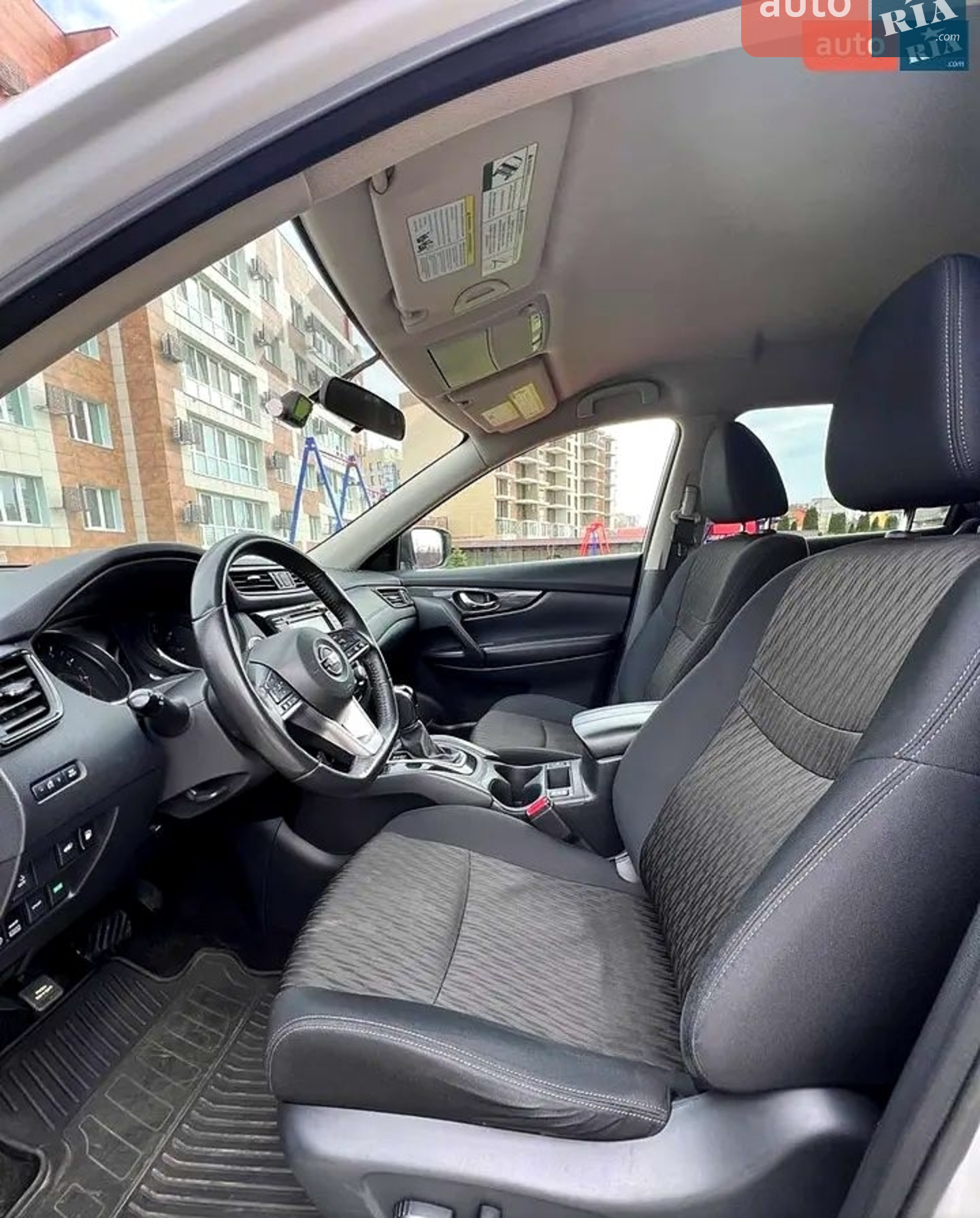 2018 Nissan Rogue - мініатюра 2