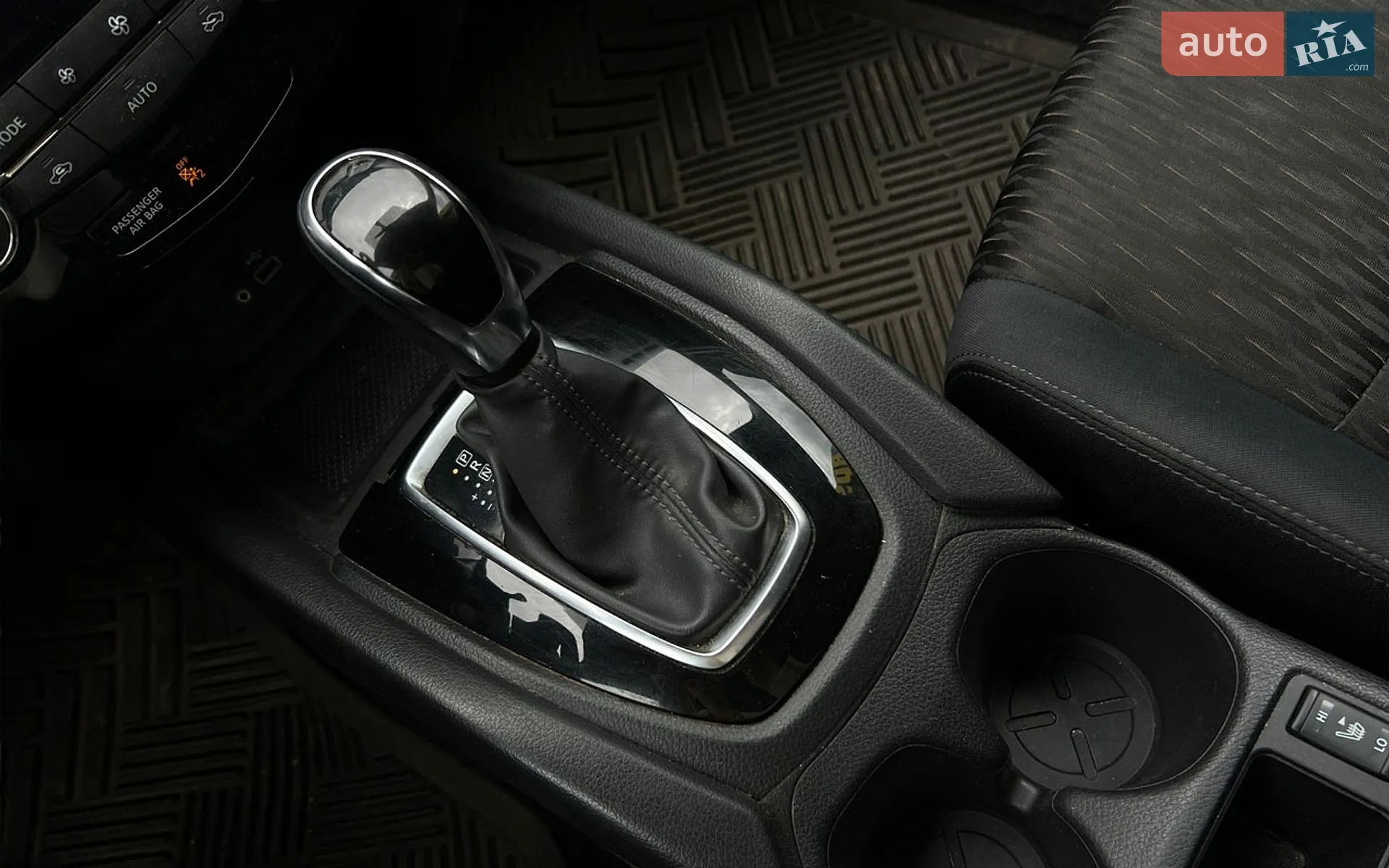 2018 Nissan Rogue - мініатюра 17