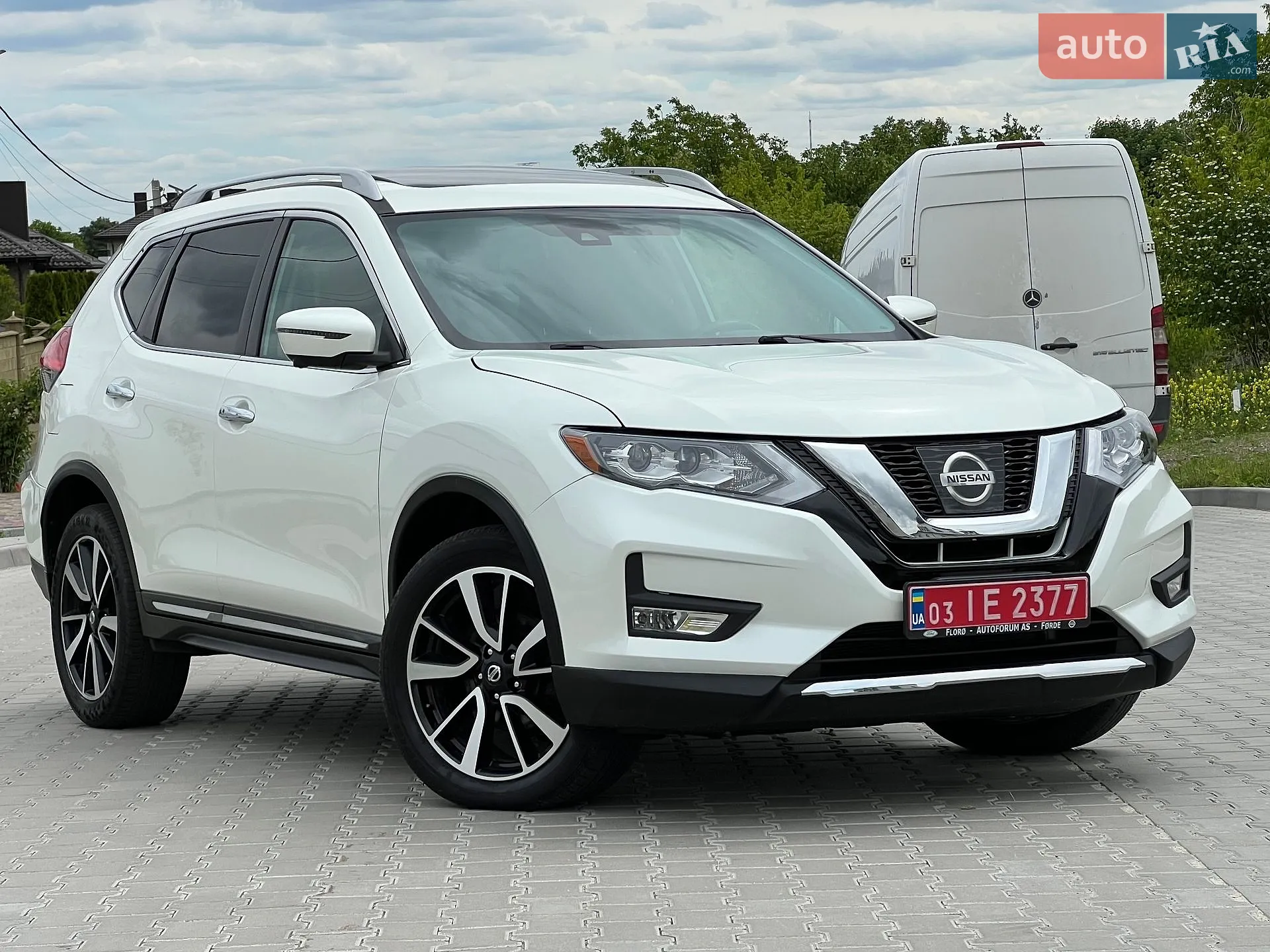 2017 Nissan Rogue - фото 1