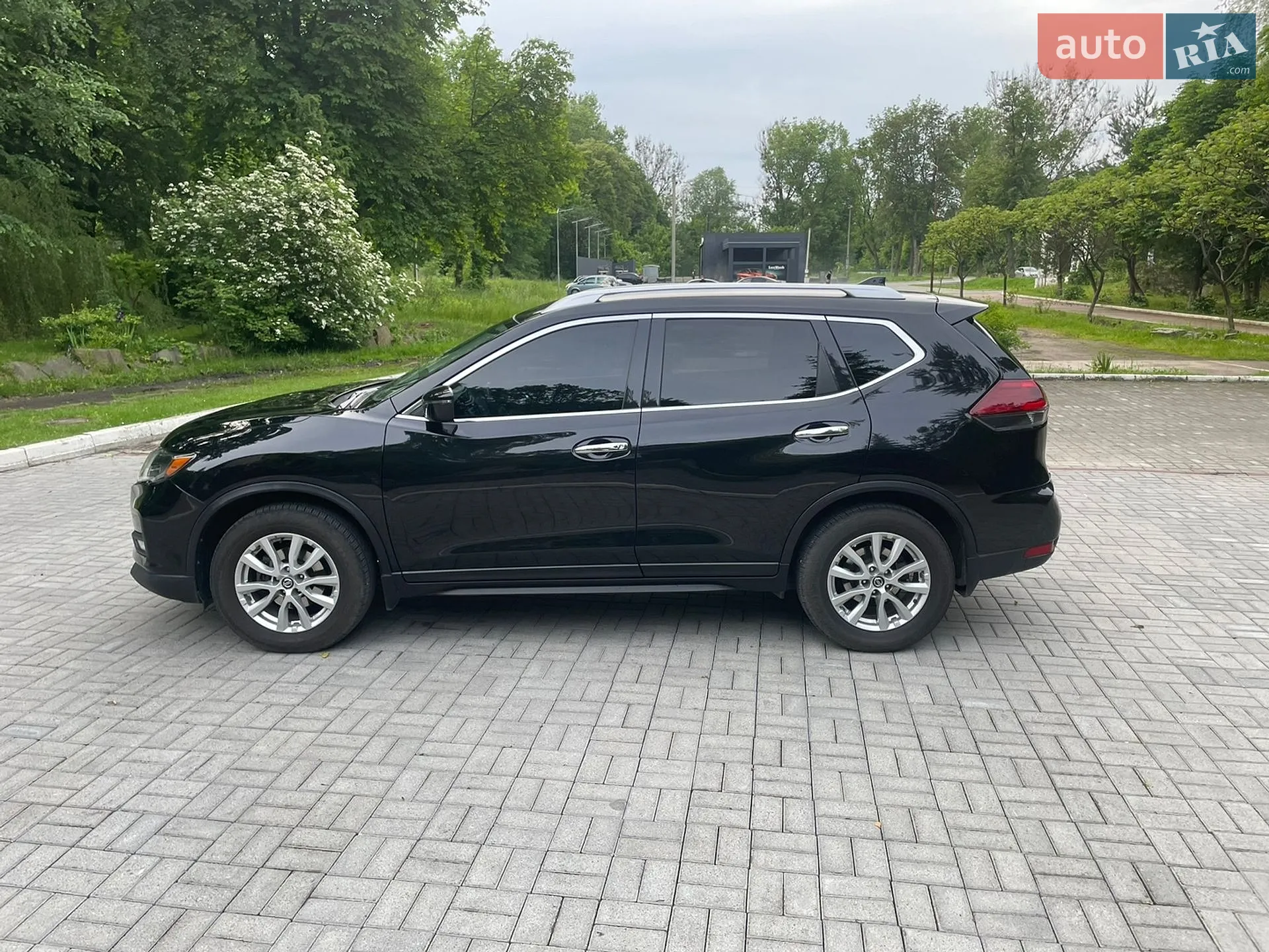 2017 Nissan Rogue - мініатюра 2