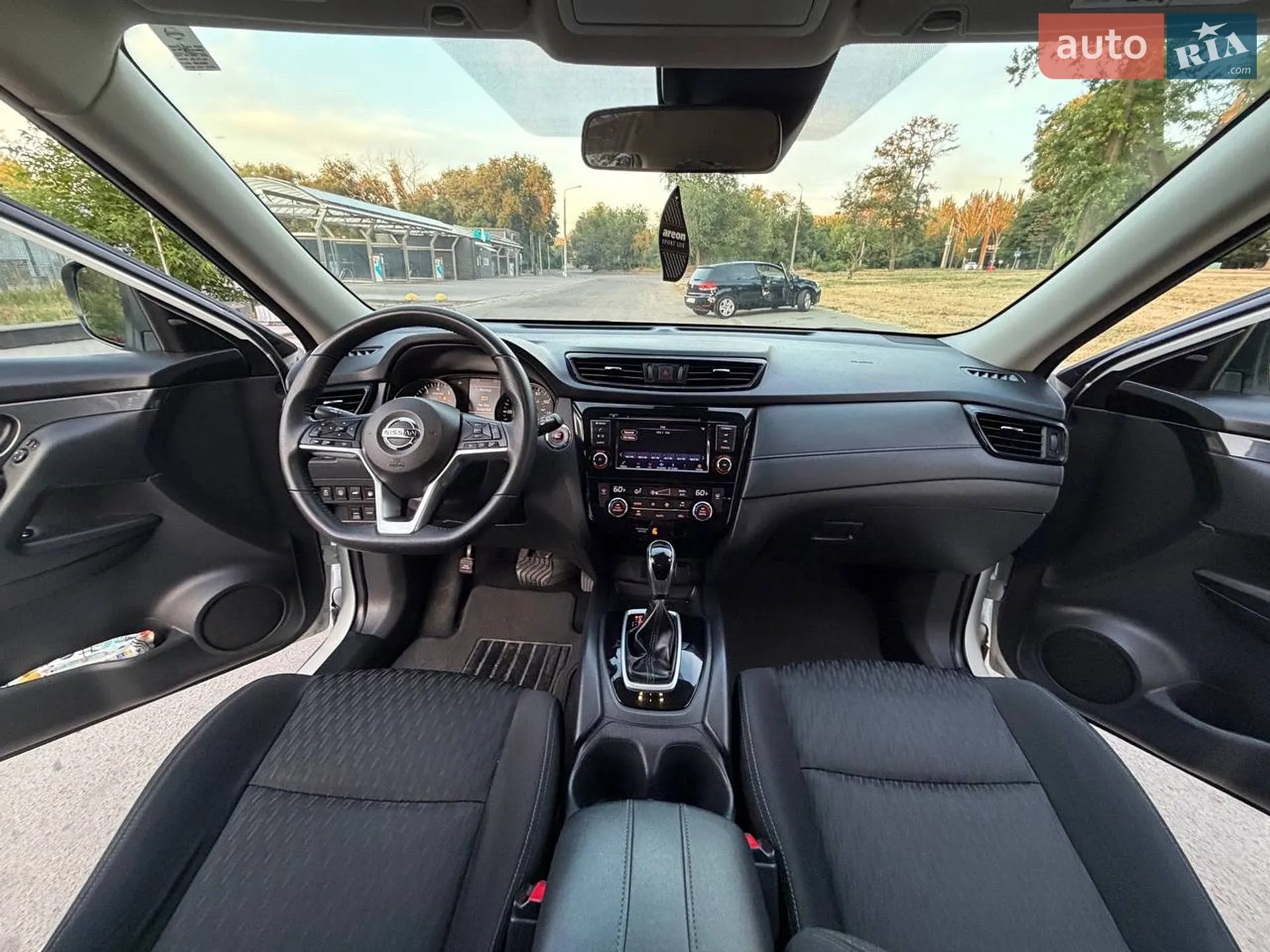 2019 Nissan Rogue - мініатюра 17