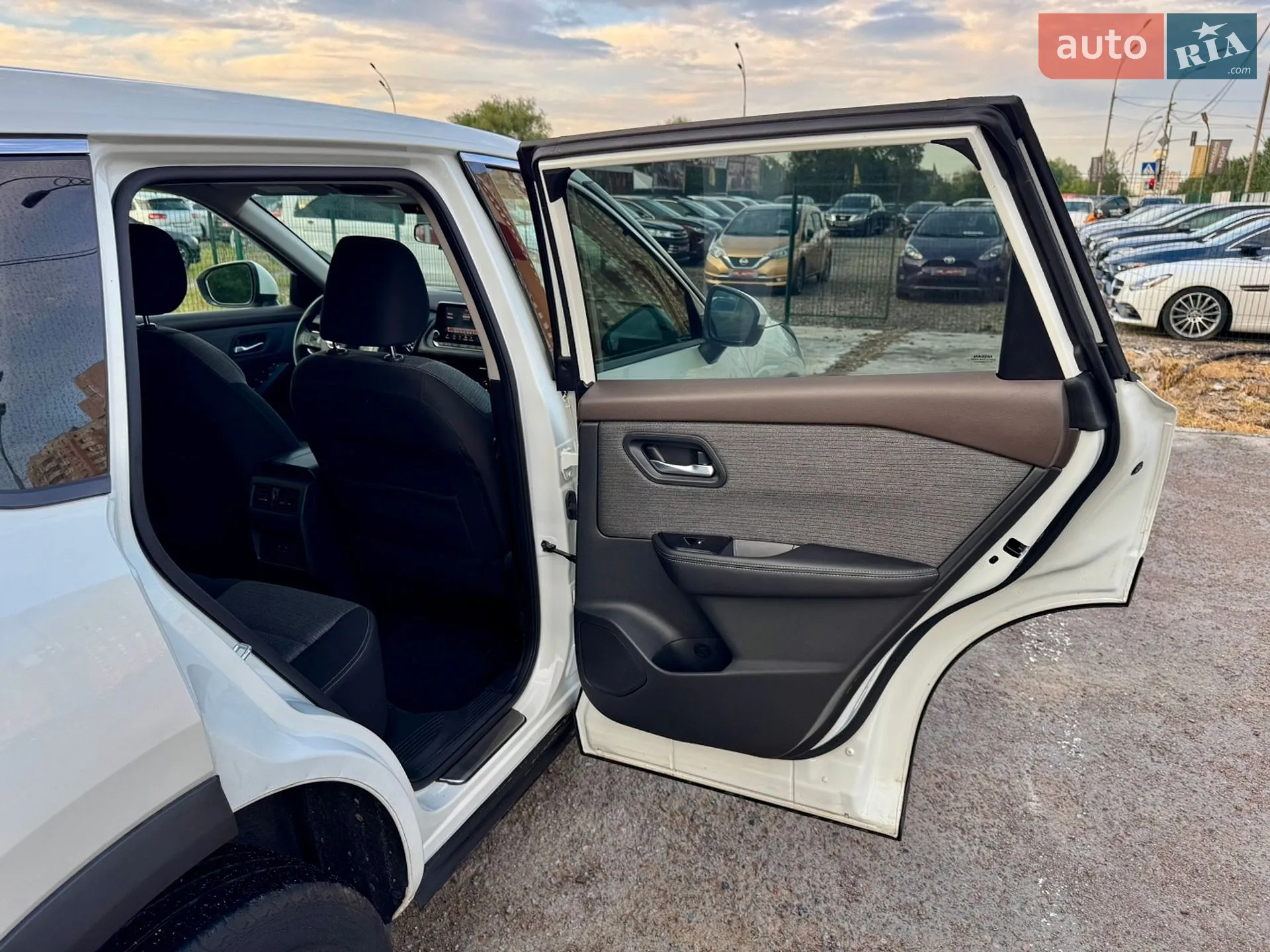 2021 Nissan Rogue - мініатюра 39