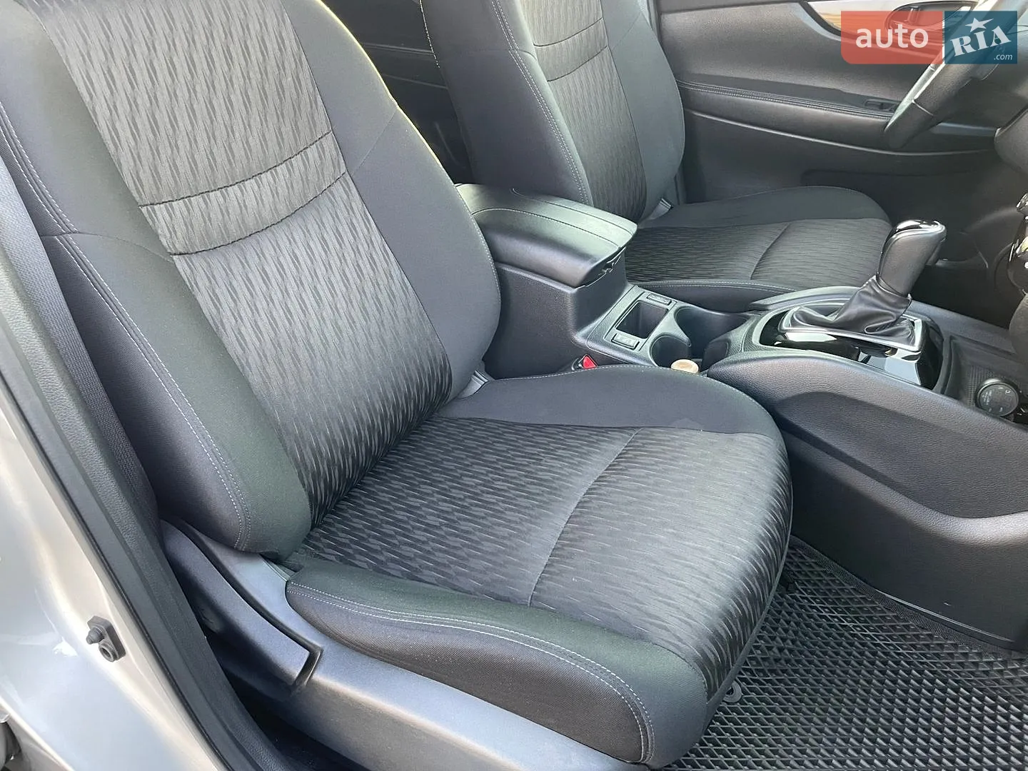 2019 Nissan Rogue - мініатюра 18