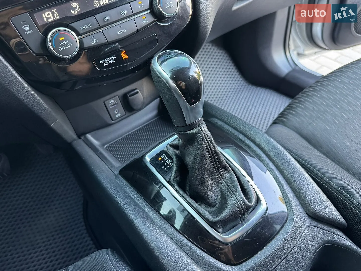 2016 Nissan Rogue - мініатюра 28