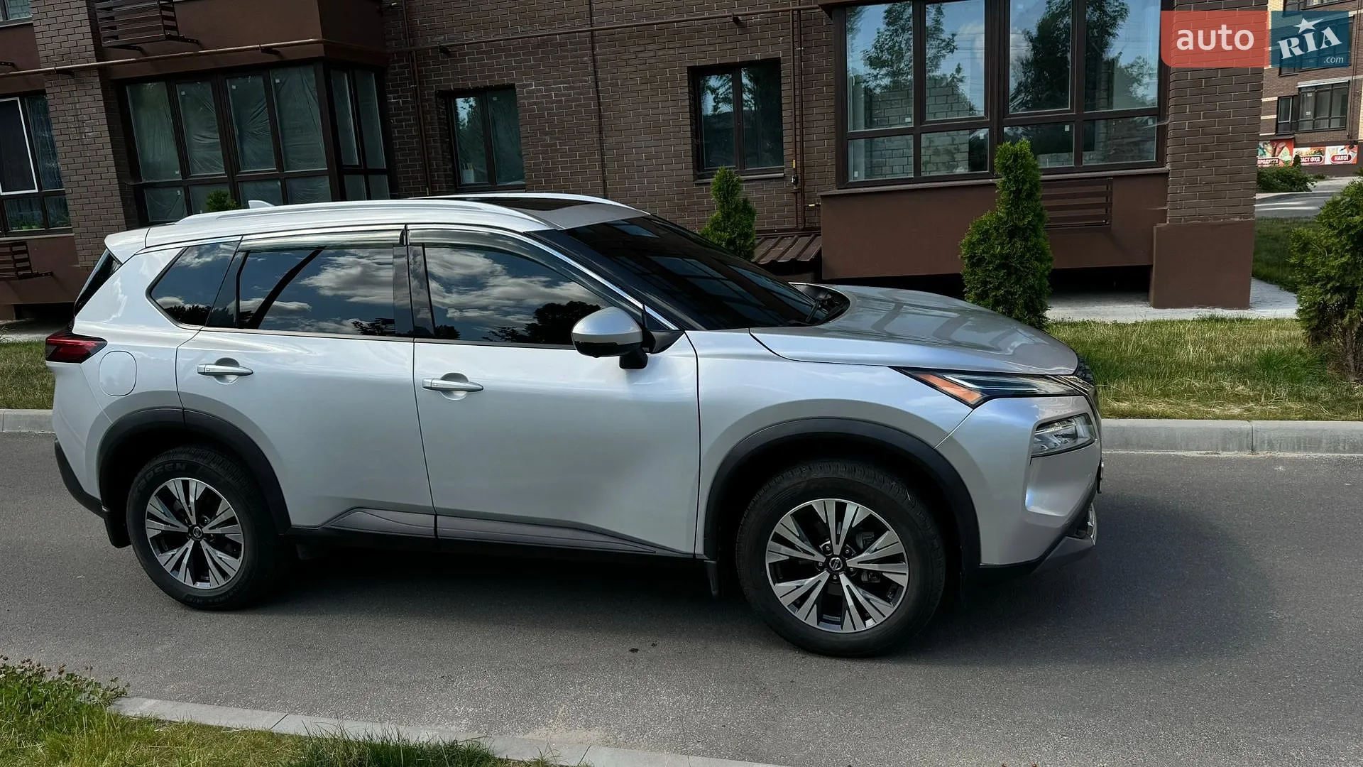 2020 Nissan Rogue - мініатюра 2