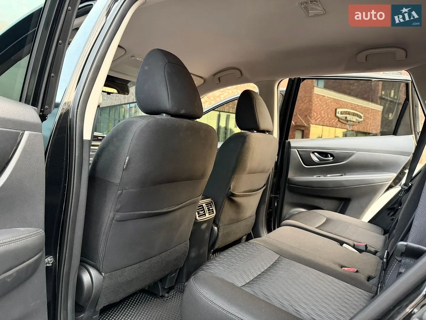 2019 Nissan Rogue - мініатюра 10