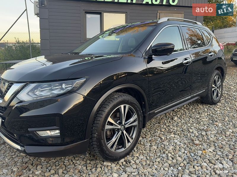Внедорожник / Кроссовер Nissan Rogue 2017 в Ивано-Франковске