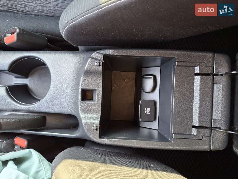 Седан Nissan Sentra 2015 в Новом Ярычеве