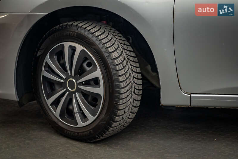 Седан Nissan Sentra 2016 в Києві